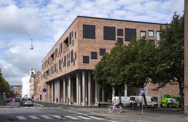 Frederiksbjerg Skole - Indgangen
